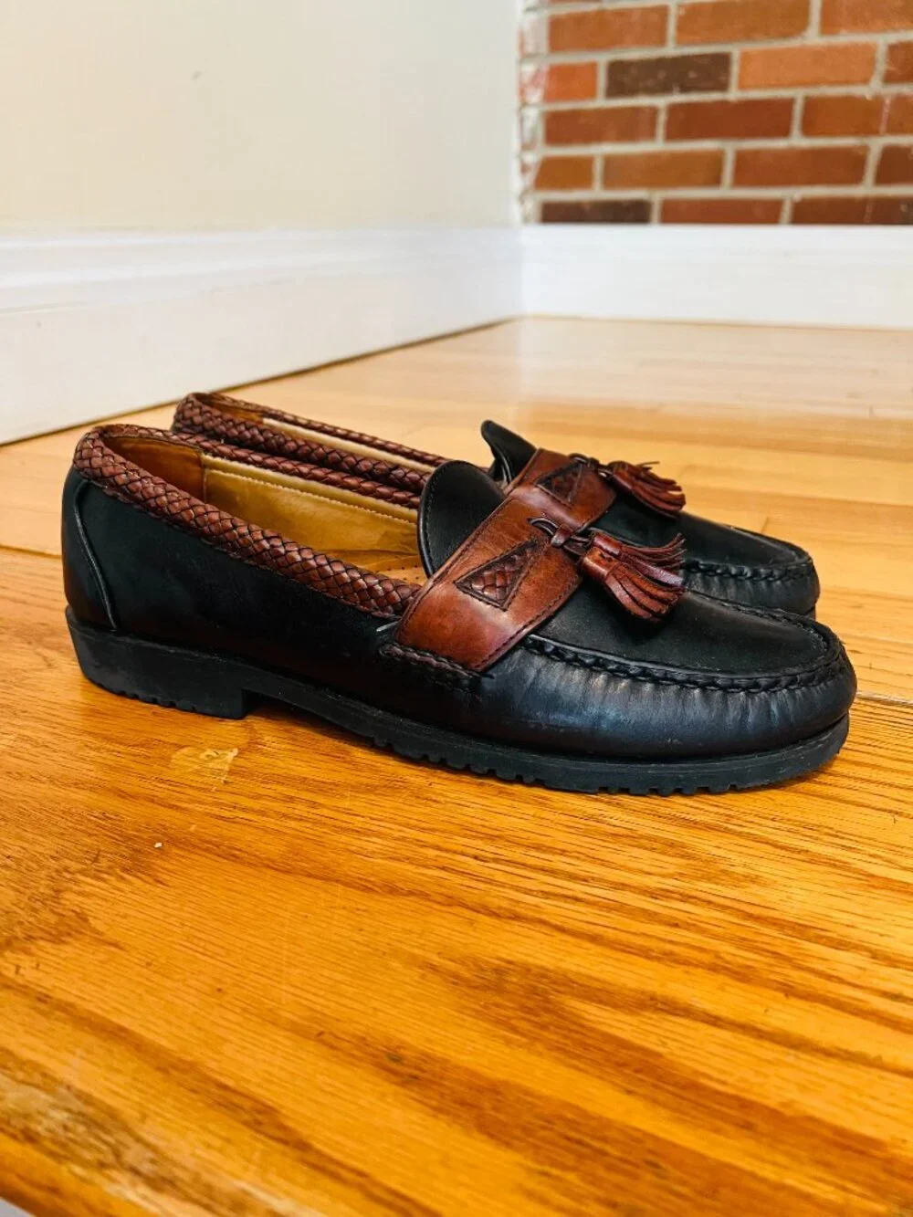 Allen Edmonds Maxfield tassel loafers SIze 9.5 B
